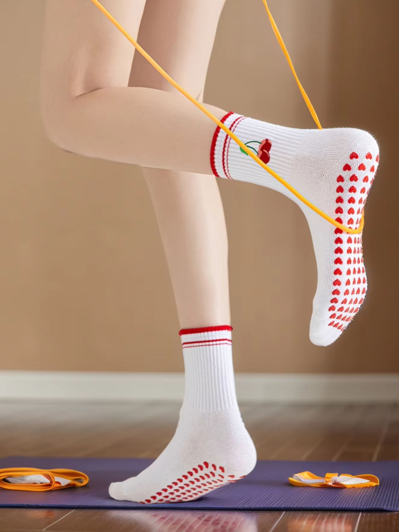 1 Pasang Kaus Kaki Yoga Profes - Pilates & Yoga Tina Fehrenbach ulasan dan harga